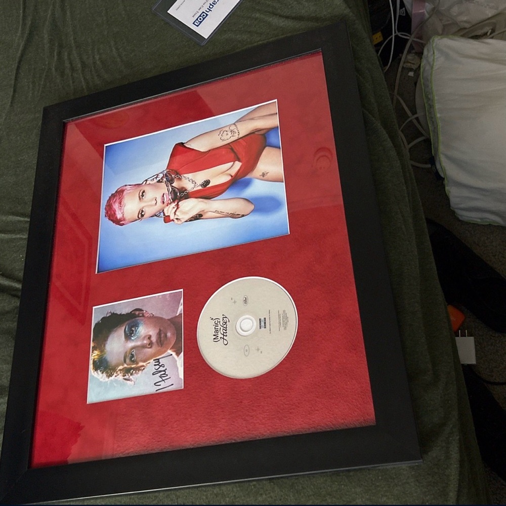 Halsey autograph picture